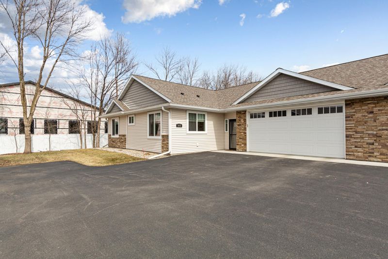 3072 Prairie Rose Dr, Mankato, MN 56001