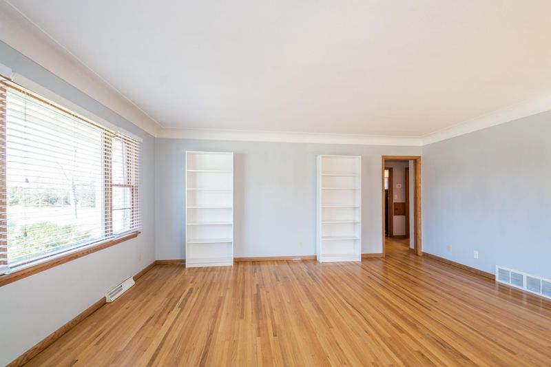 920 Cypress St S, Cambridge, MN 55008