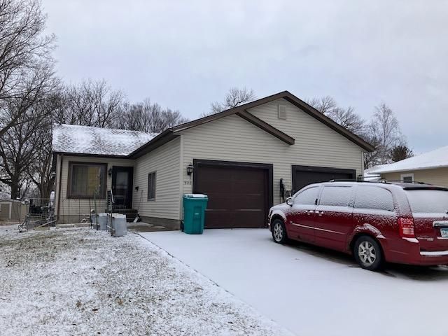 906 5th St SW, Waseca, MN 56093