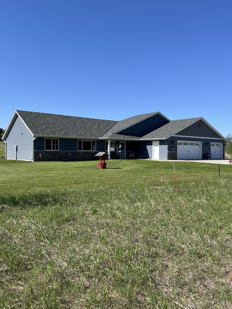 10185 440th St, Holdingford, MN 56340