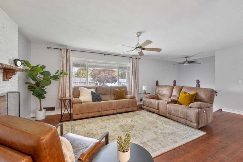 3301 Thurber Rd, Brooklyn Center, MN 55429