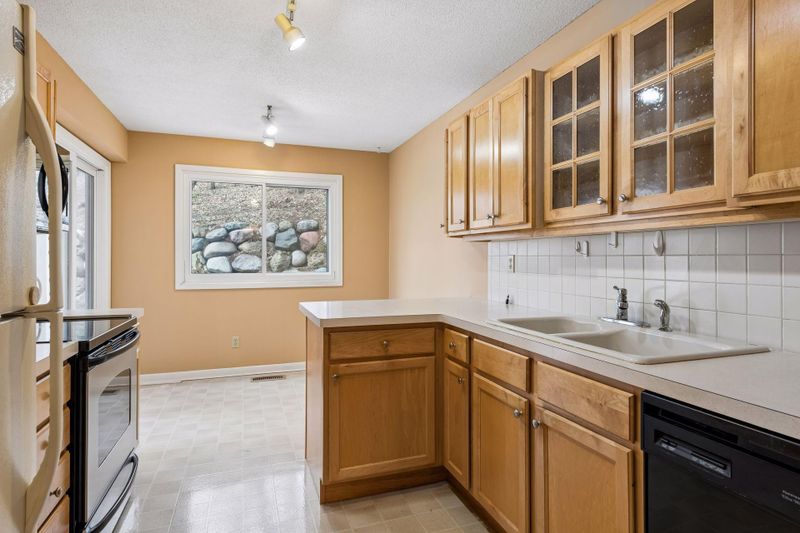 14365 Fairway Dr, Eden Prairie, MN 55344