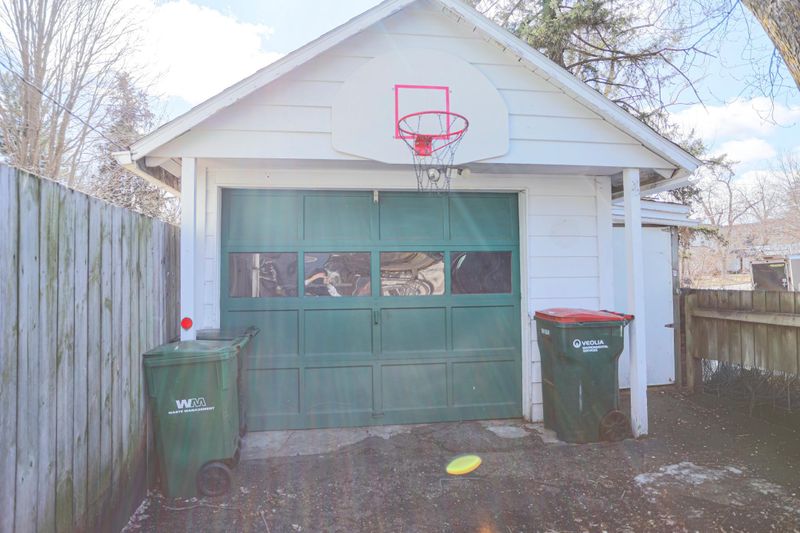 522 E Walnut St, River Falls, WI 54022
