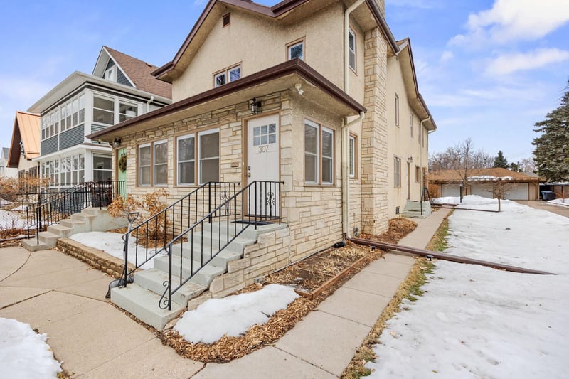 307 4th St NE, Minneapolis, MN 55413