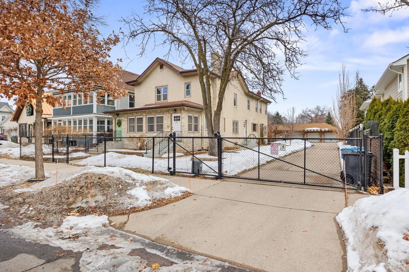307 4th St NE, Minneapolis, MN 55413