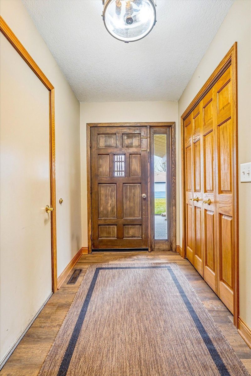 1487 Meadow Ln, Maple Plain, MN 55359