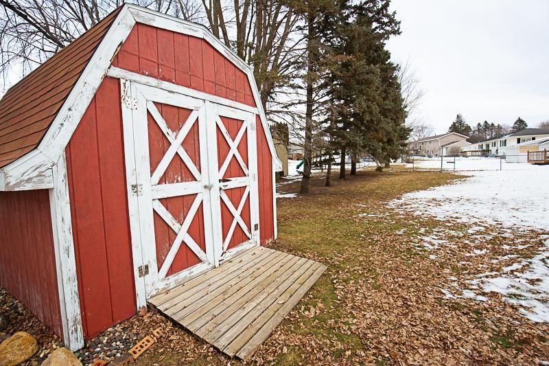 228 E 12th St, Zumbrota, MN 55992