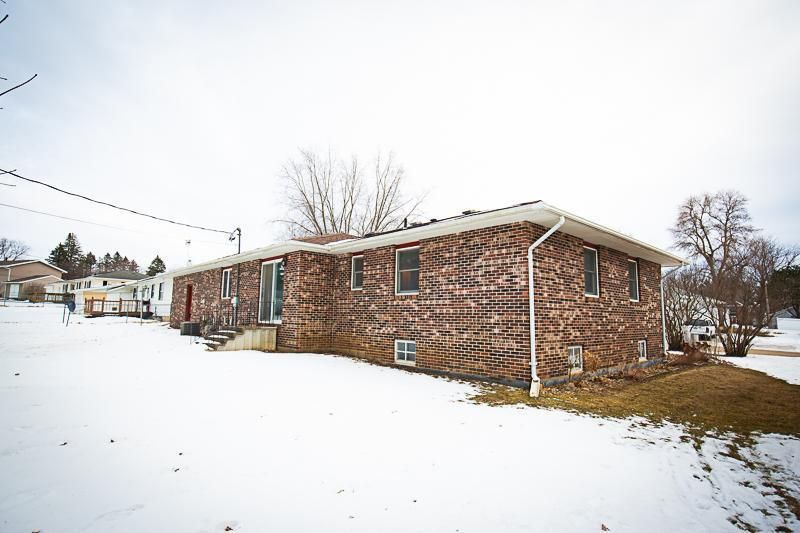 228 E 12th St, Zumbrota, MN 55992