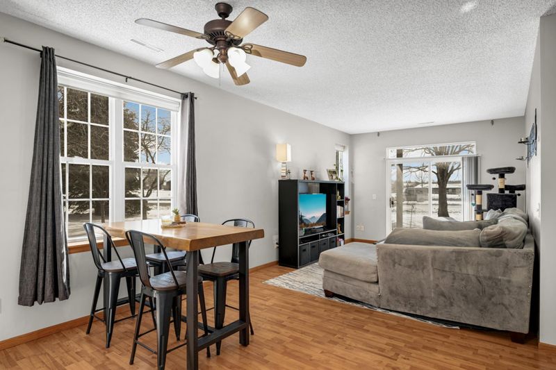 656 Cobblestone Way, Shakopee, MN 55379