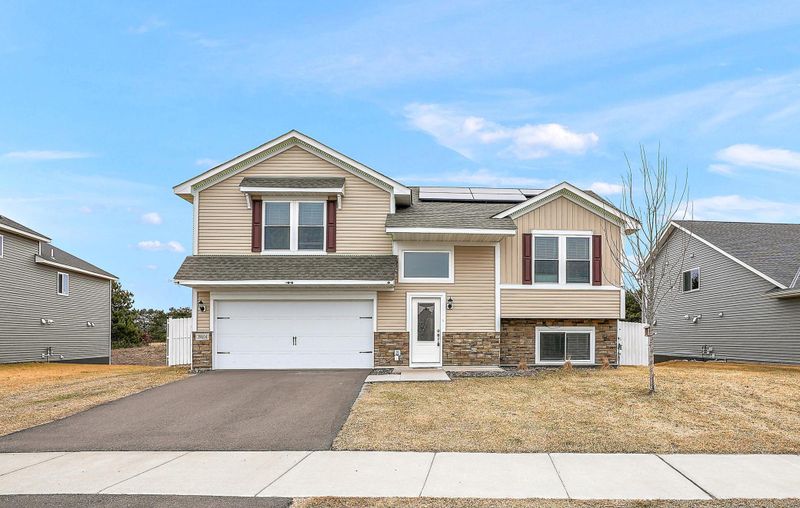 39604 Fallbrook Ave, North Branch, MN 55056