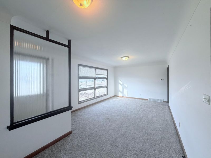 1569 Montana Ave E, Saint Paul, MN 55106