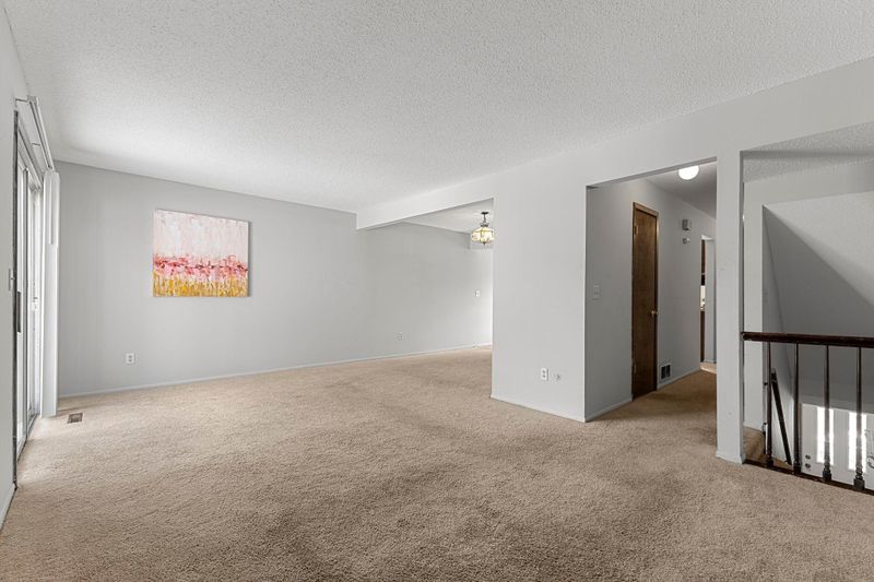 2361 Dorland Ln E, Maplewood, MN 55119