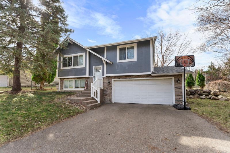 8509 Morgan Ln, Eden Prairie, MN 55347