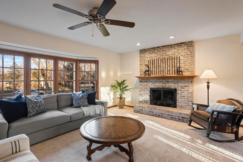 2164 Overlook Dr, Bloomington, MN 55431