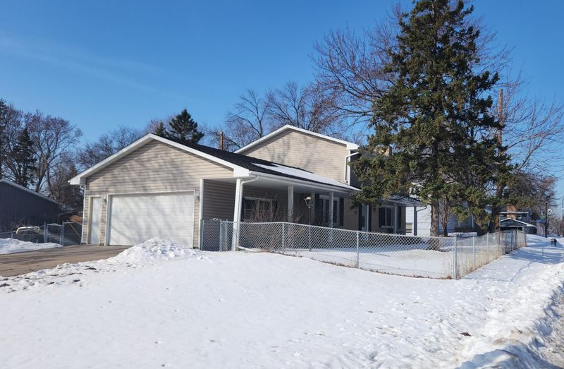 9001 42nd Ave N, New Hope, MN 55427