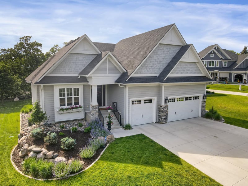 6284 Montee Dr, Eden Prairie, MN 55344