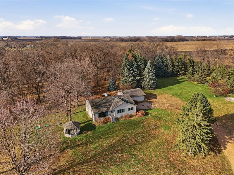 26498 371st Ave, Henderson, MN 56044