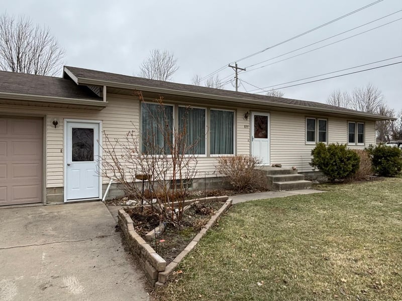 835 10th St, Granite Falls, MN 56241