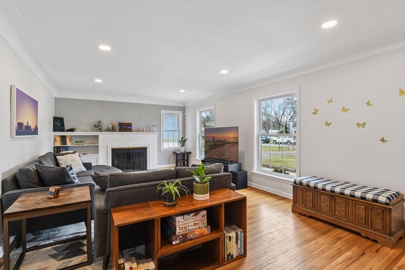 3727 Farmington Rd, Hopkins, MN 55305