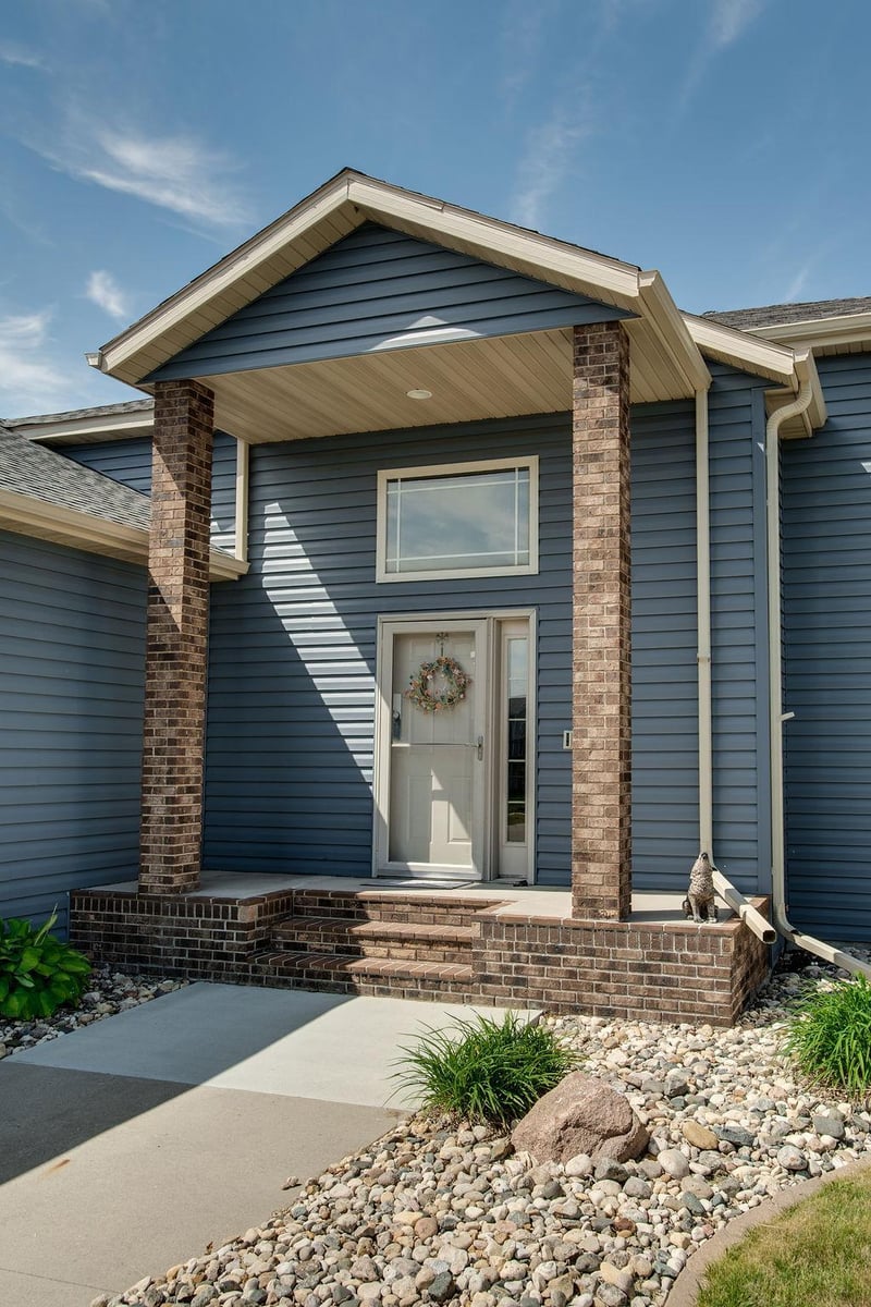 1610 42nd Ave S, Moorhead, MN 56560