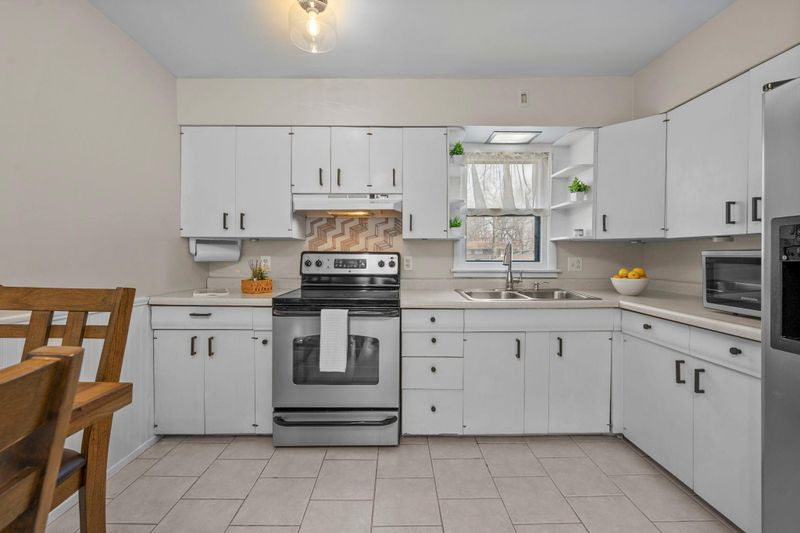 3122 Drury Ln, Mound, MN 55364