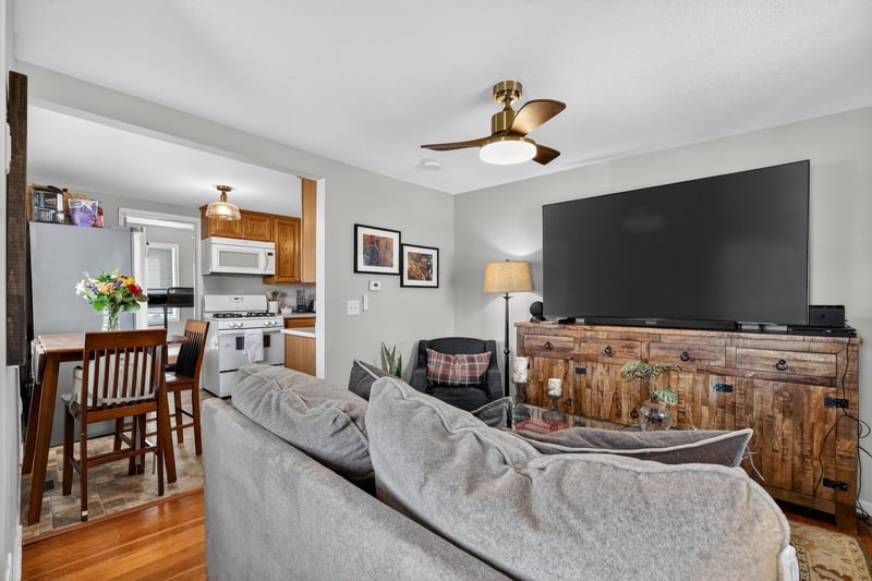 203 1st St NW, Dodge Center, MN 55927