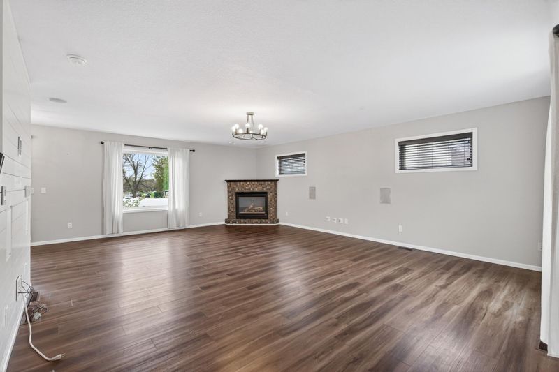 8406 Bear Ave, Monticello, MN 55362