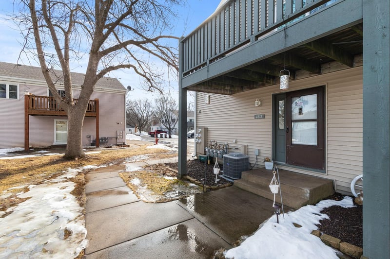 4874 Grenwich Trl N, Oakdale, MN 55128