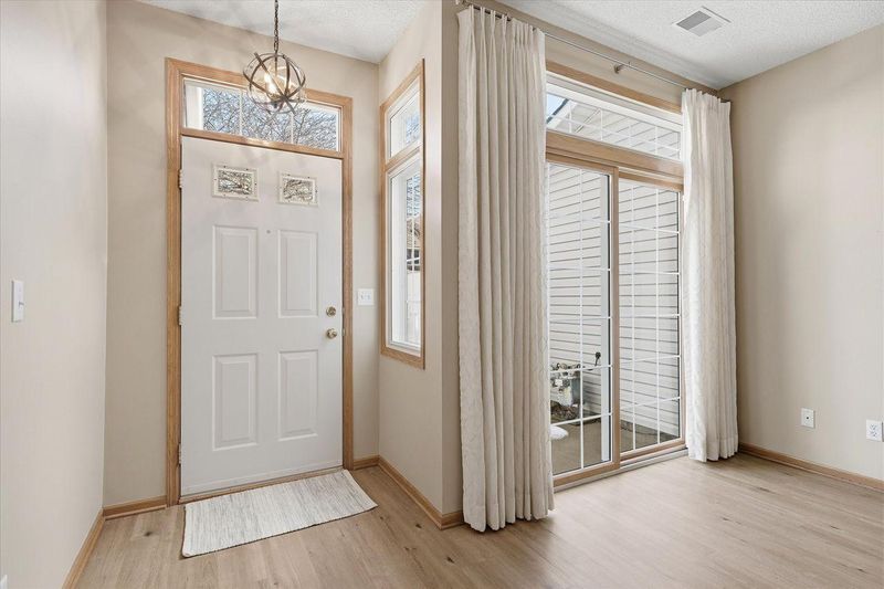 8465 Cortland Rd, Eden Prairie, MN 55344