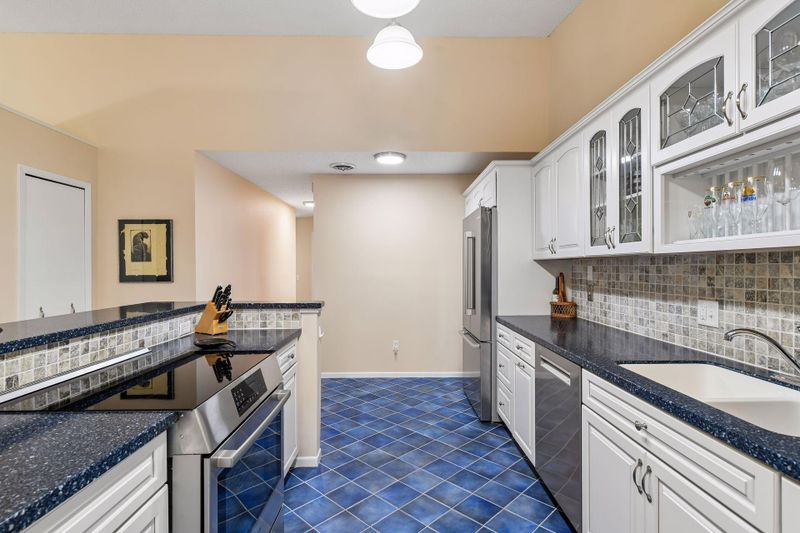 6356 Red Fox Ln, Edina, MN 55436