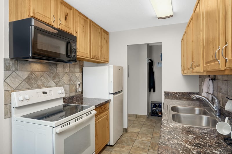 811 Smetana Rd #8, Hopkins, MN 55343