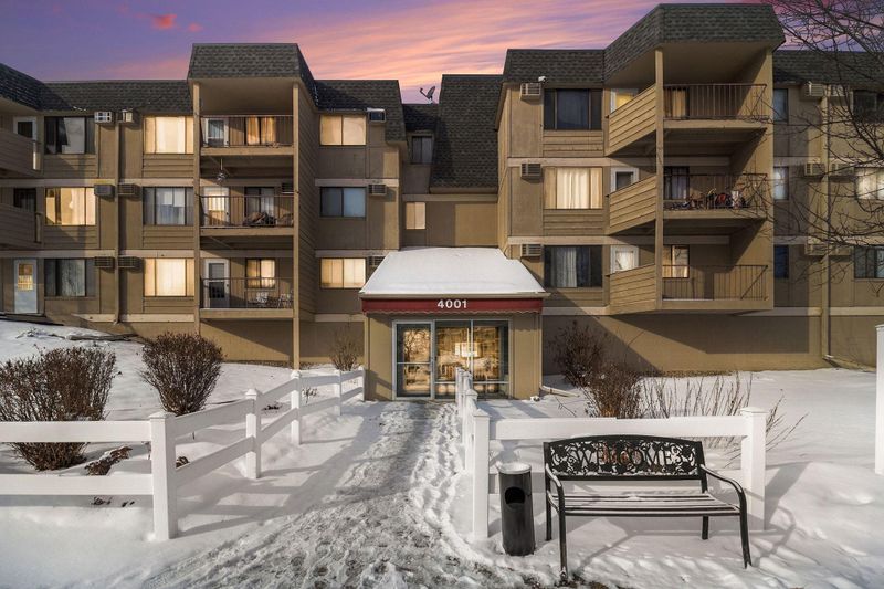 4001 Heritage Hills Dr #304, Bloomington, MN 55437