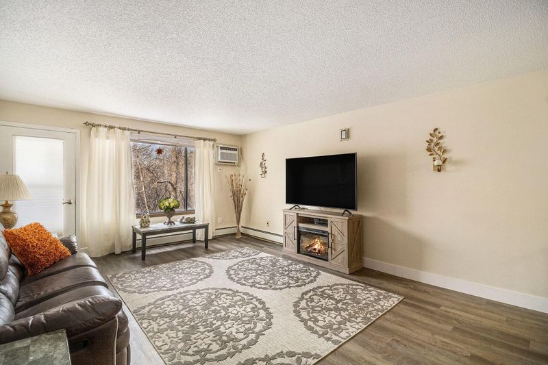 4001 Heritage Hills Dr #304, Bloomington, MN 55437