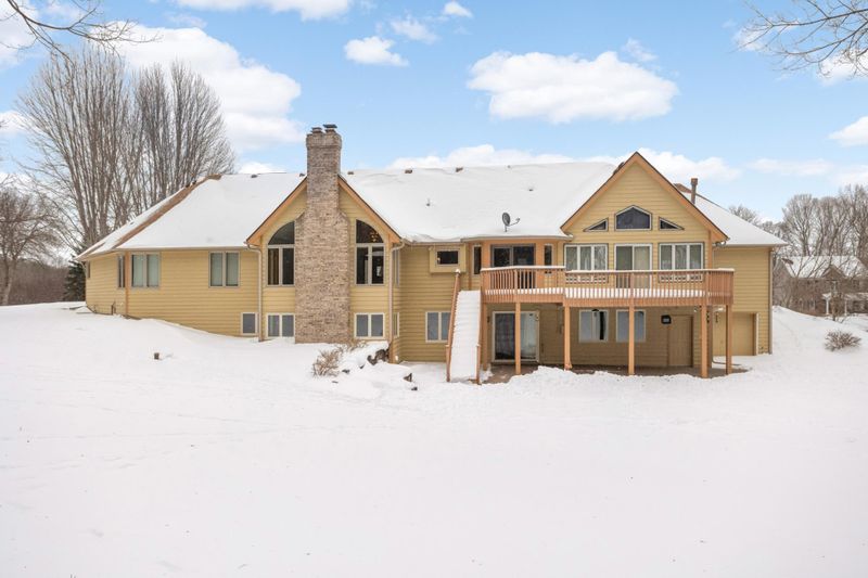 2031 Timberwood Dr, Chanhassen, MN 55317
