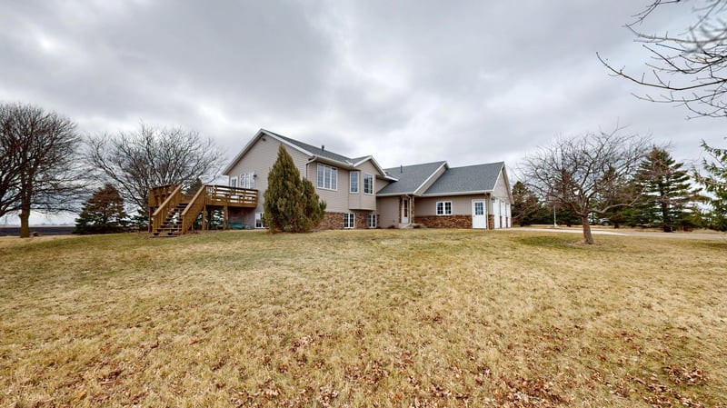 6335 1st Ave W, Willmar, MN 56201