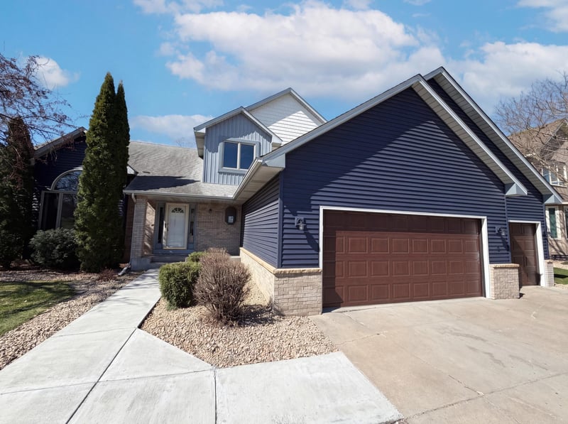 8433 Upland Ln N, Maple Grove, MN 55311