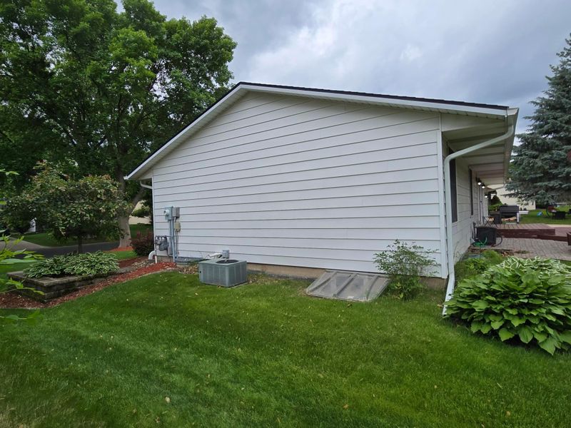 9966 108th Ave N, Maple Grove, MN 55369