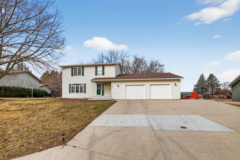 605 10th Ave NW, Dodge Center, MN 55927