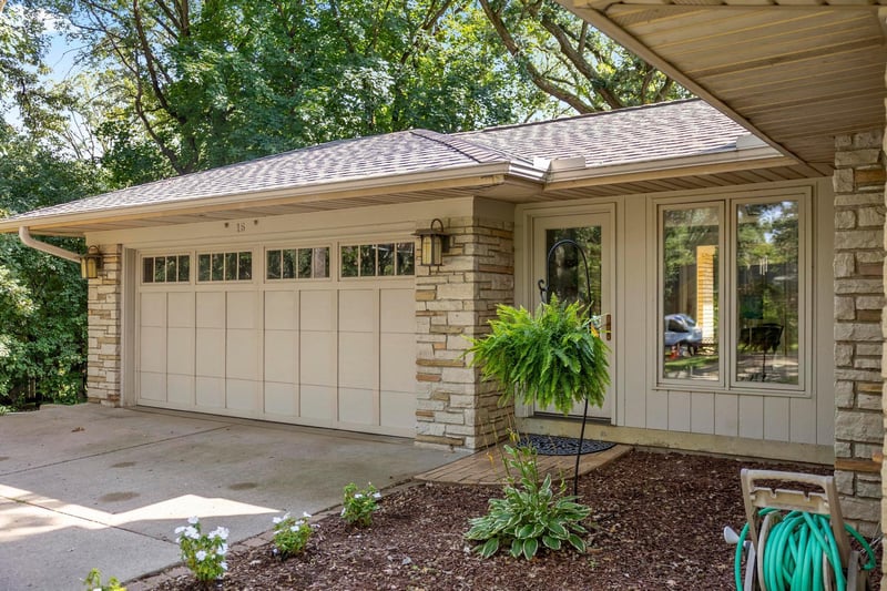 15 Saint Albans Rd E, Hopkins, MN 55305