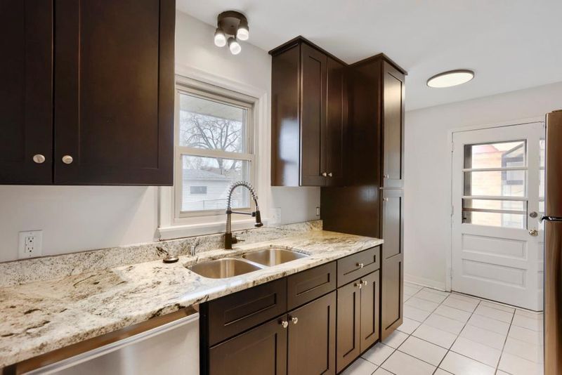 5932 Hampshire Ave N, Crystal, MN 55428