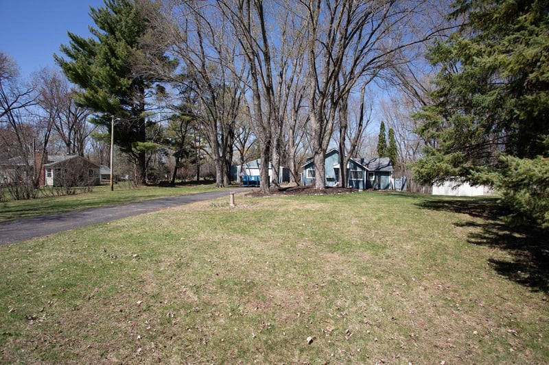 1873 Kohlman Ave, Maplewood, MN 55109