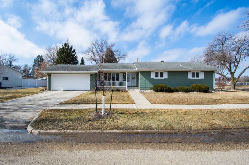 2205 14th St S, Moorhead, MN 56560