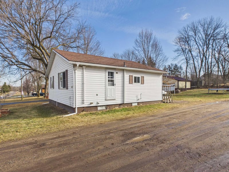 900 4th St, Holdingford, MN 56340