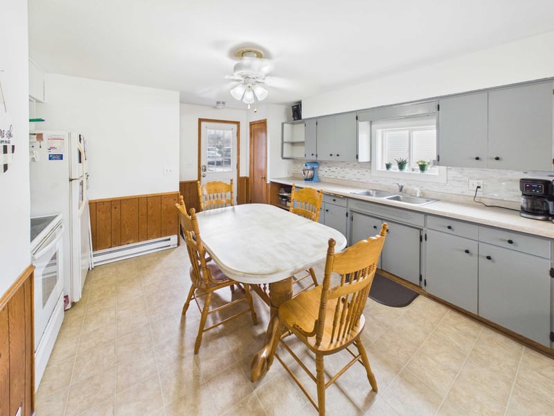 900 4th St, Holdingford, MN 56340