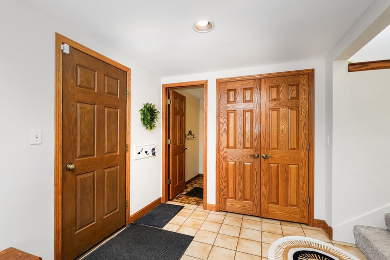 4870 Woodridge Dr, Hermantown, MN 55811