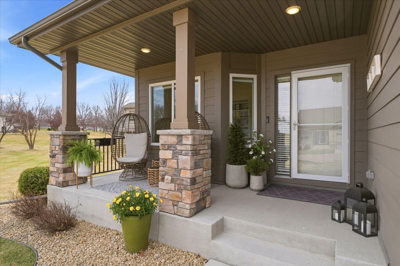 10713 Settlers Ln, Hanover, MN 55341