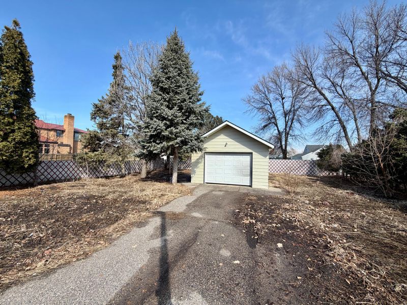 1320 6th Ave N, Moorhead, MN 56560
