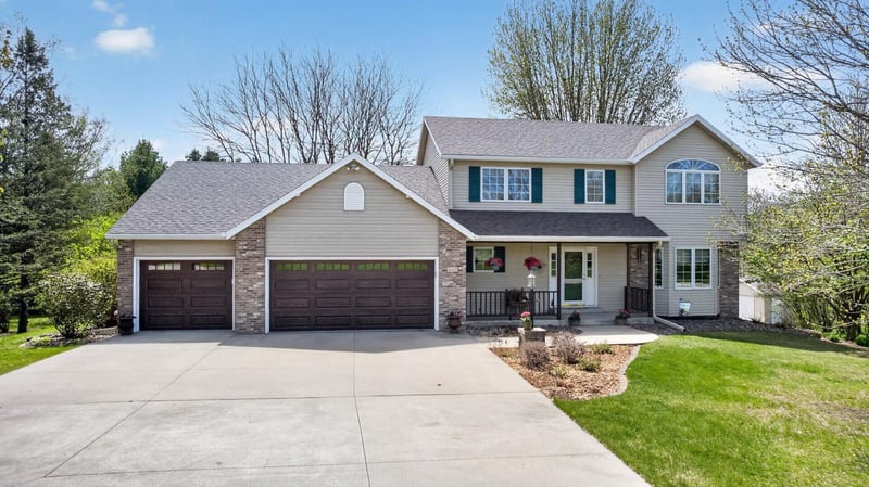 460 73rd St NW, Rochester, MN 55901