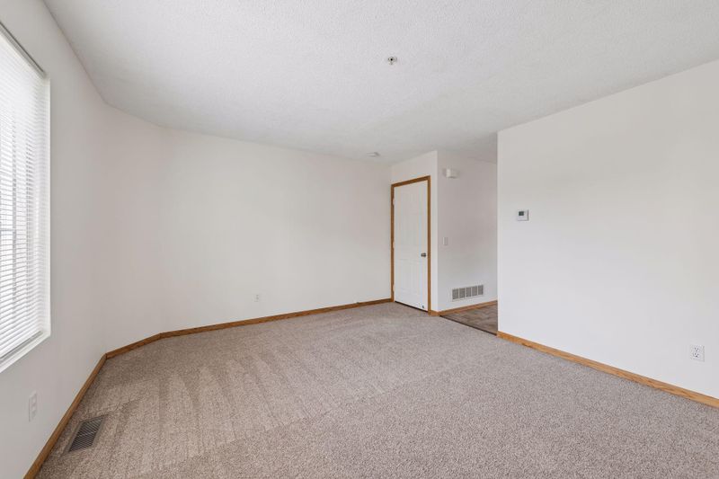 9060 Scarlet Globe Dr, Eden Prairie, MN 55347