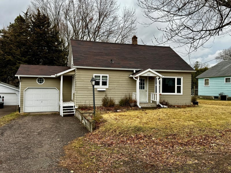127 State St W, Dresser, WI 54009